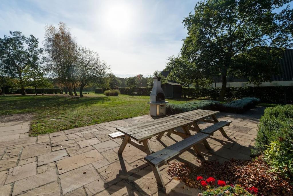 Вилла Marshlands House, Sleeps 16 - Country Barn With Hot Tub Вудбридж Экстерьер фото