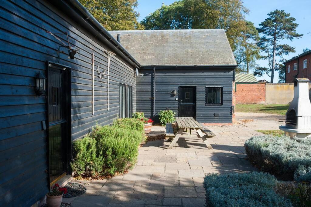 Вилла Marshlands House, Sleeps 16 - Country Barn With Hot Tub Вудбридж Экстерьер фото